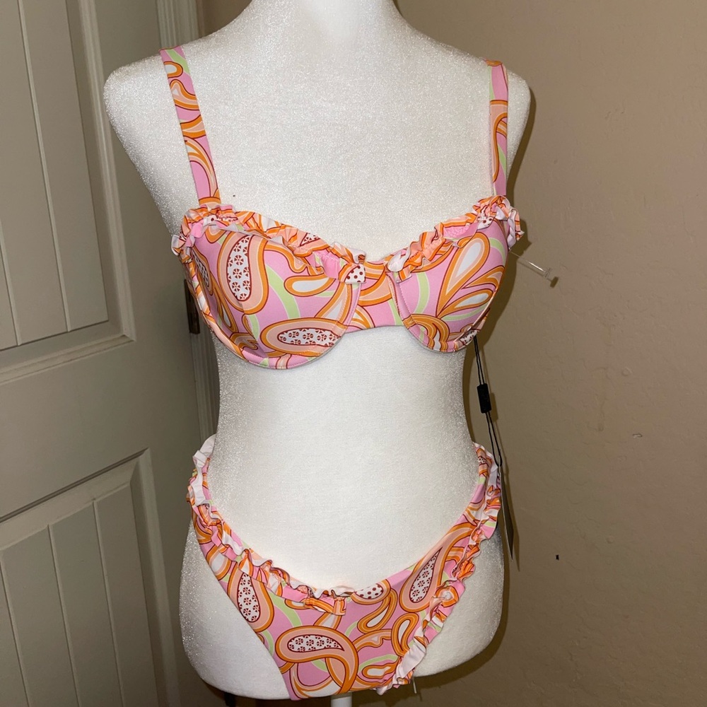 Forever 21 Pink & Orange Paisley Ruffle Underwire Bikini Top